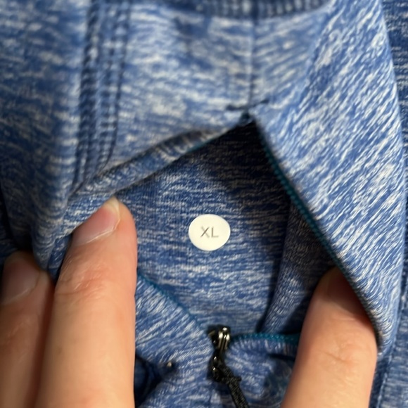 Men’s Lululemon quarter zip - Picture 3 of 3